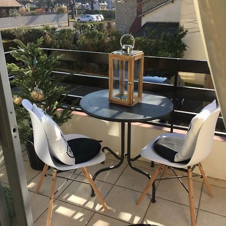 Proche De La Mer 2 Adultes Et 2 Enfants Apartment Houlgate Exterior photo
