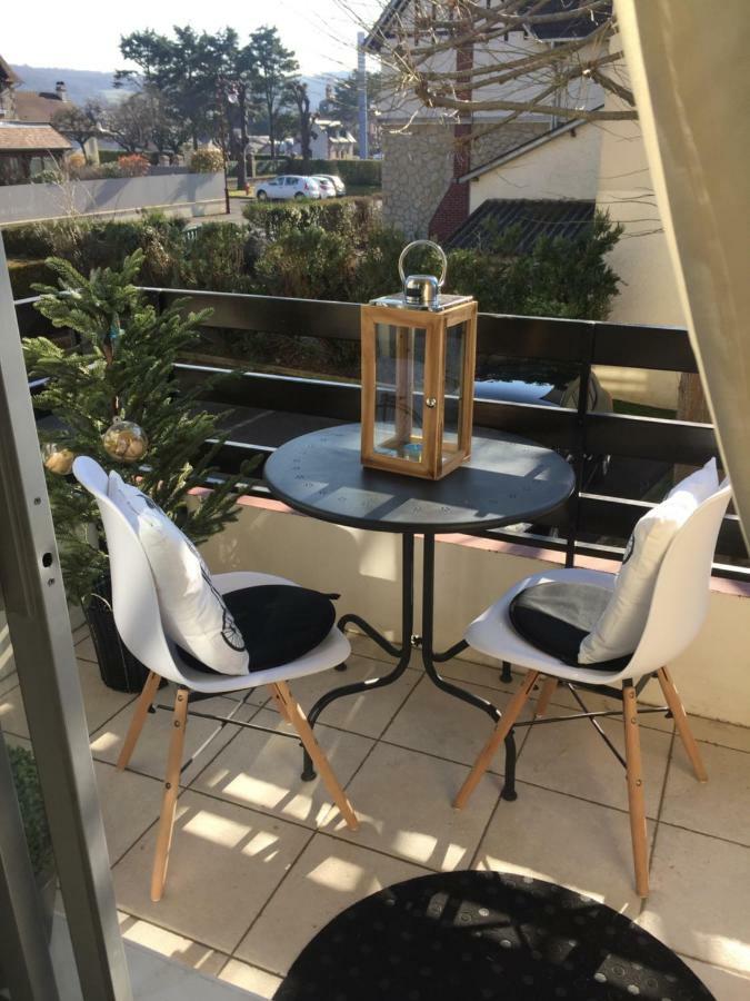 Proche De La Mer 2 Adultes Et 2 Enfants Apartment Houlgate Exterior photo