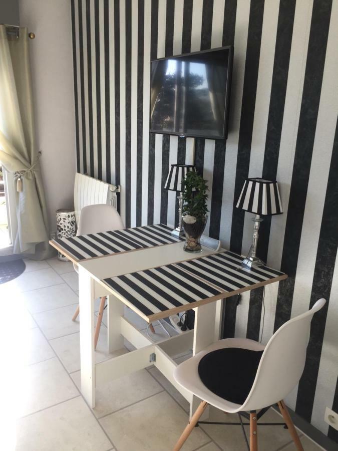 Proche De La Mer 2 Adultes Et 2 Enfants Apartment Houlgate Exterior photo